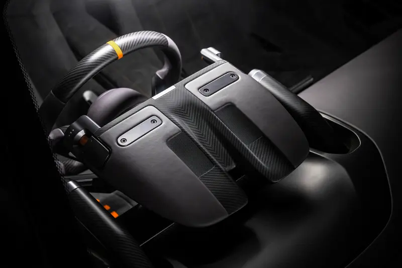 McLaren McL 6GT