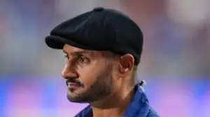 ‘Football coach’ dictating terms in Gujarat Titans dugout? Harbhajan Singh identifies restless figure
