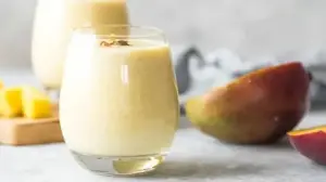 Protein-Rich Mango Smoothie with Minimal Ingredients and Natural Sweetness for a Refreshing and Balanced Summer Drink
