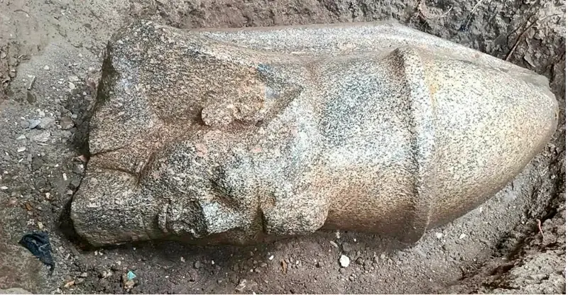Cucumber farmers accidentally discovered a statue of an ancient Egyptian pharaoh - image 1