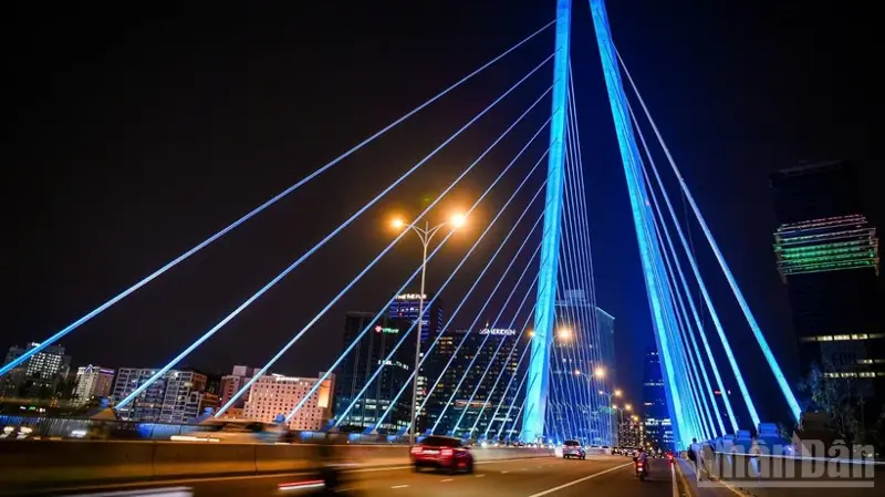 The vibrant and modern look of Ho Chi Minh City at night. (Photo: THANH DAT)