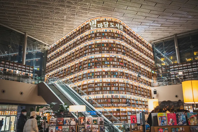 The world's most beautiful libraries are worth a trip to - Photo 7.