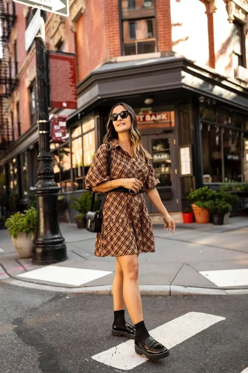 Here are 5 outfit ideas with loafers for the modern working woman - image 4
