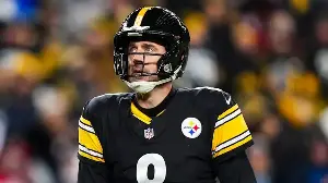 How the Steelers aren't letting Aaron Rodgers dictate their offseason