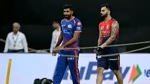 Why are Mumbai Indians and RCB players wearing black armbands for IPL 2026 match at Wankhede Stadium?
