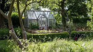 A Garden Expert Warns to Never Grow These 5 Plants in a Greenhouse – It'll Waste Your Time, Space, and Seeds