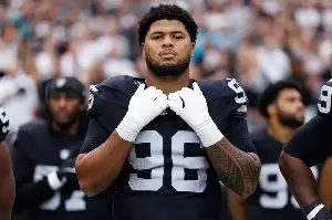 Titans beat out 5 NFL teams to land former Raiders defensive tackle