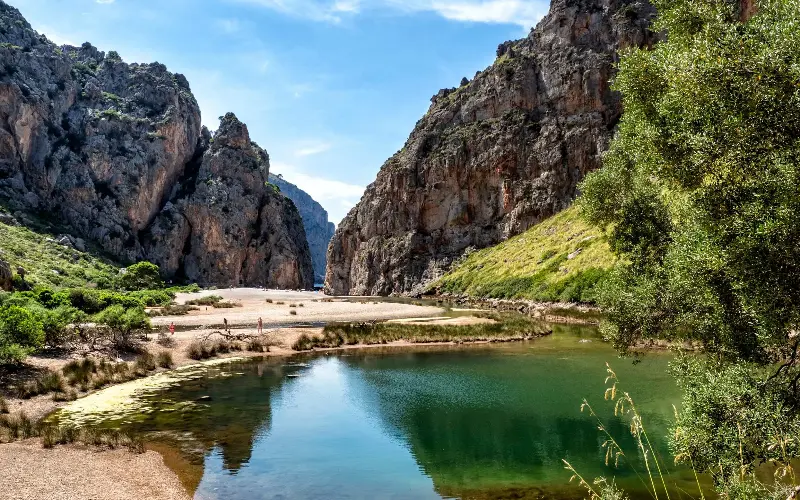 Sierra de Tramuntana offers the perfect environment for hiking at all levels - Jose A. Bernat Bacete
