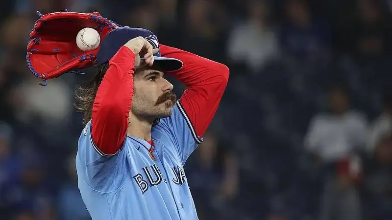Toronto Blue Jays play the Pittsburgh Pirates