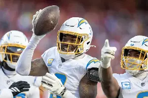 Derwin James Jr., Chargers agree to 3-year, $75.6M extension