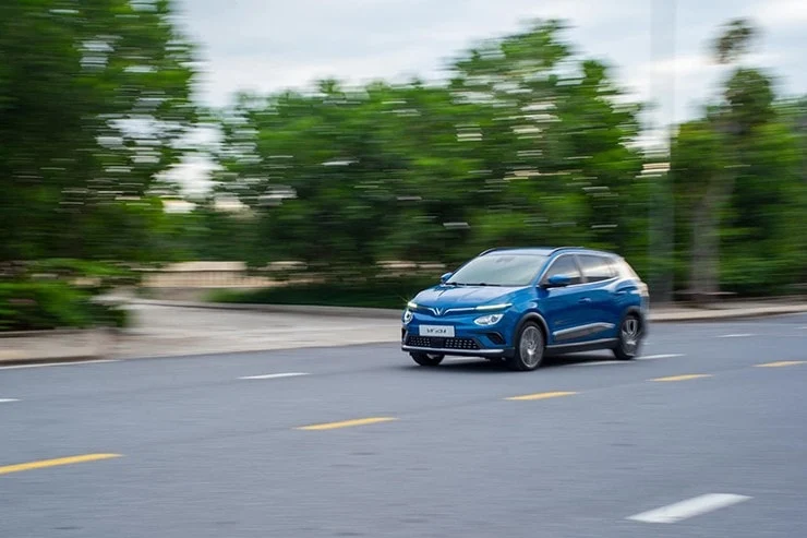 VinFast Nerio Green is now operating on city streets.