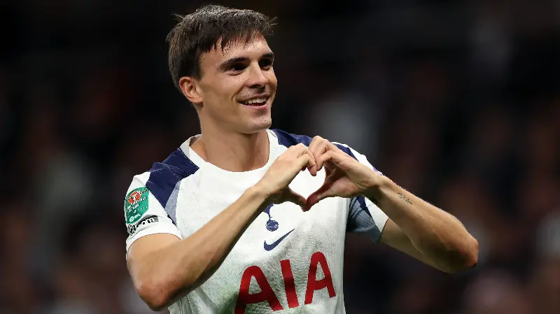 Trading places: Could Palhinha arrive as Fernandes leaves?