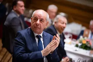Magyar desafía el viejo sistema húngaro y exige la dimisión del presidente Sulyok