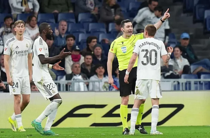 Khủng hoảng bủa vây Real Madrid sau hai cú sốc liên tiếp - Ảnh 3.