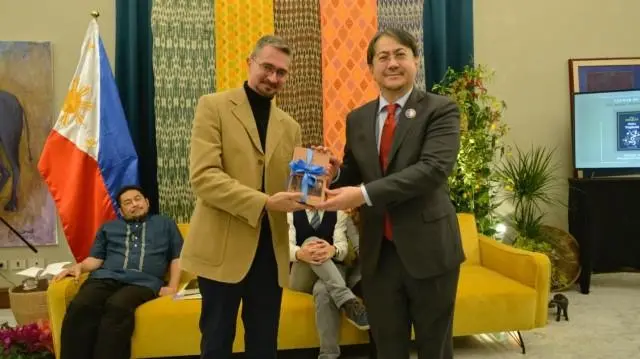 Guido del Duca (left) of Italian publishing house Landscape Books, hands over translated copies of the Rizal and Joaquin books to Philippine Ambassador to Italy Neal Imperial during a launch event at the Philippine Embassy in Rome on Monday, November 26, 2025. BOYET ABUCAY