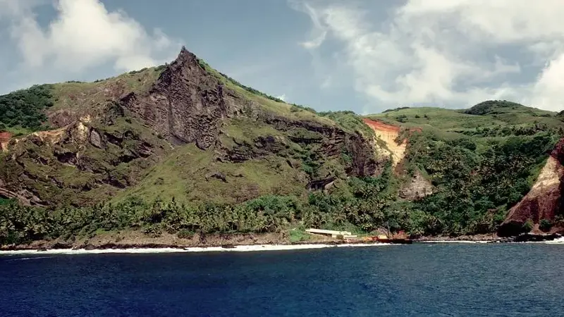 Pitcairn Island,coastline View From Sea, Bounty Bay
