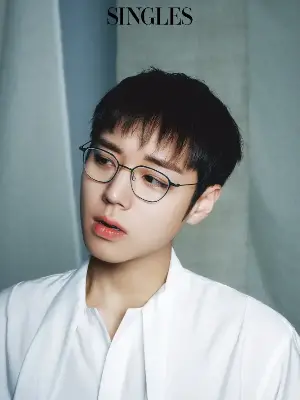 Fans Can’t Get Over Park Ji-hoon’s “Glasses Boyfriend” Transformation