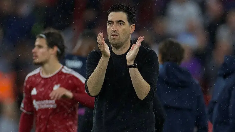 Iraola applauds Kop tribute