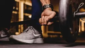 Want to avoid heart attacks? 30-year study suggests lifting weights