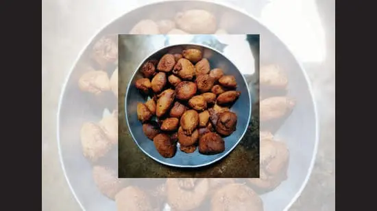 Fiji’s Gulgula are inspired by UP’s pakodas. Fijians use bananas and coconuts. (SHUTTERSTOCK)