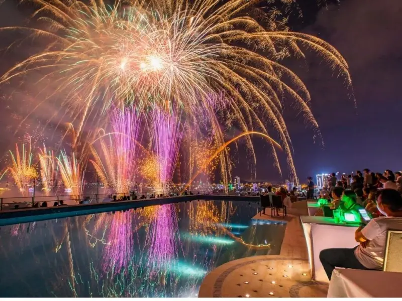 Watching fireworks from above at the rooftop pool area of ​​Novotel Danang Premier Han River