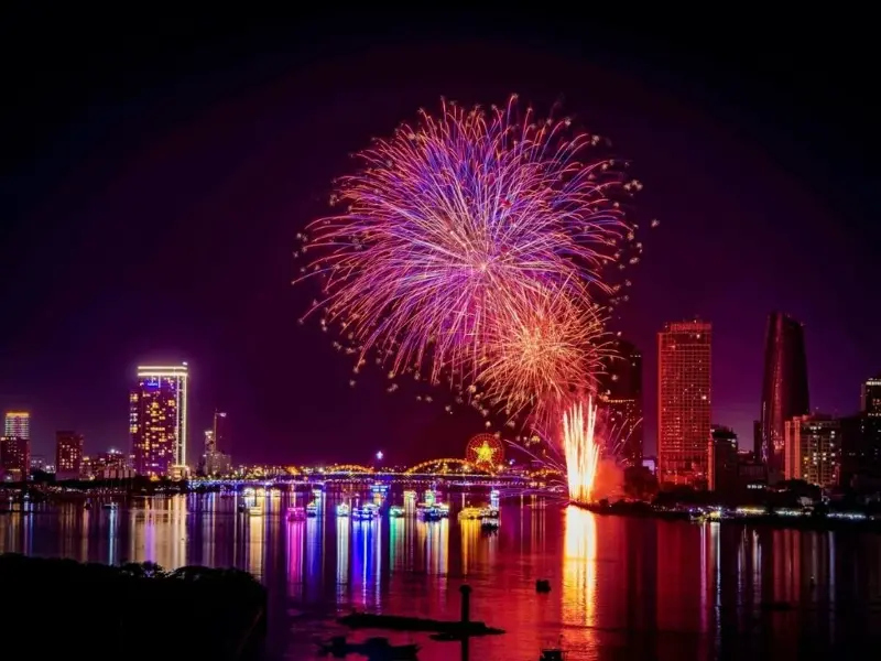 Choosing the ideal location to fully appreciate the performances in the Da Nang Fireworks Festival 2025