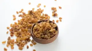 Celebrity dietitian on the morning raisin-water ritual: Does it really offer health benefits or is it just hype?
