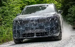 The new generation BMW X5 has been revealed, including both PHEV and all-electric versions.