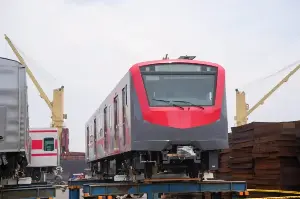 Third 8-car trainset for NSCR arrives