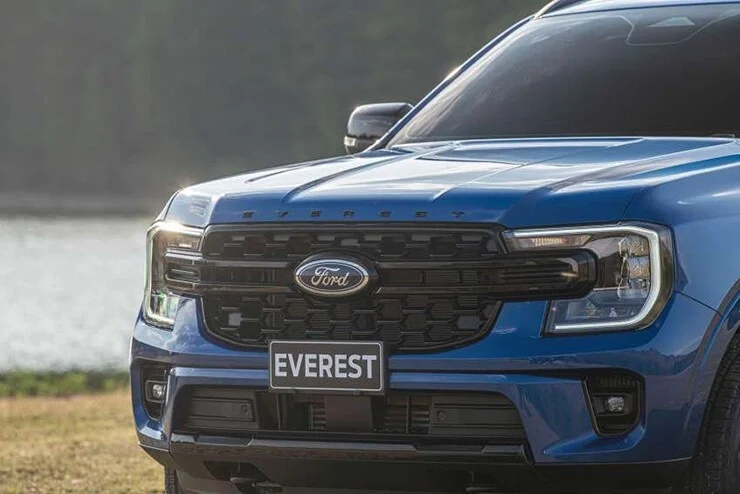The C-shaped headlight cluster is a distinctive feature of the new Ford Everest.