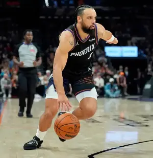 Brooks agrees to $73M extension with Suns