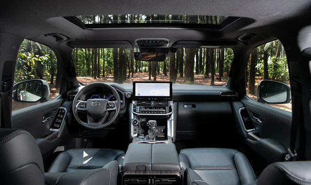Toyota's most premium 7-seater SUV in Vietnam now comes in a hybrid version, priced at 4.71 billion VND - Image 3.