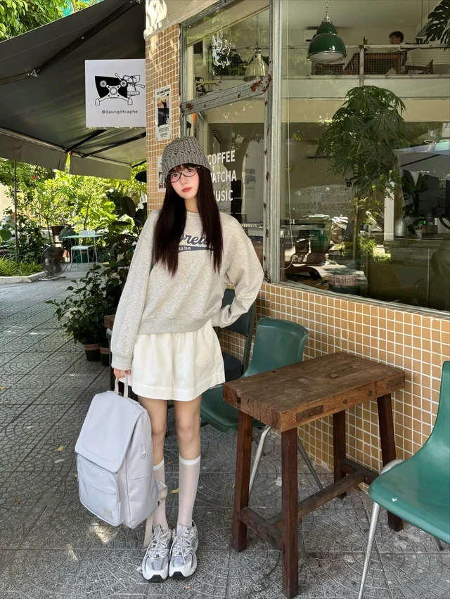 Energetic on the streets, elegant in the office with a sweater - Photo 2.