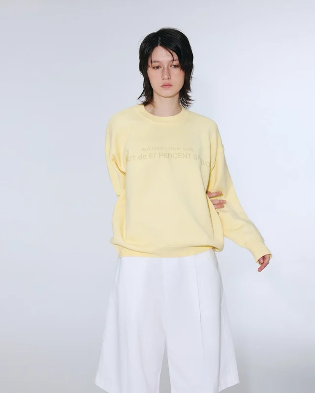 Energetic on the streets, elegant in the office with a sweater - Photo 1.