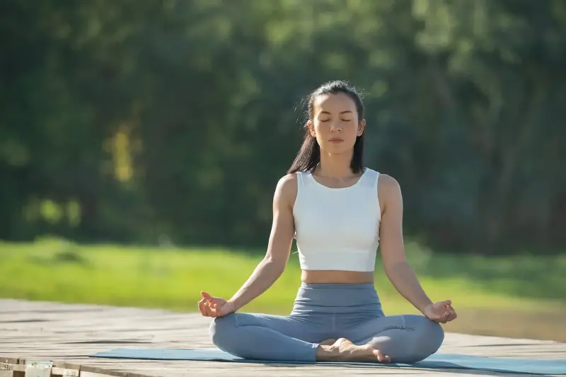 Padmasana allows the mind to process information better. 