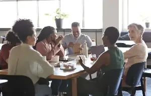 Giữ chân nhân viên bằng bữa trưa cao cấp