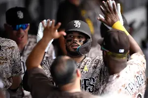 Padres power past Yankees for series win