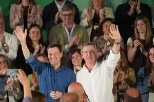 La “prioridad nacional” de Vox y la regularización del Gobierno se asoman sobre Moreno