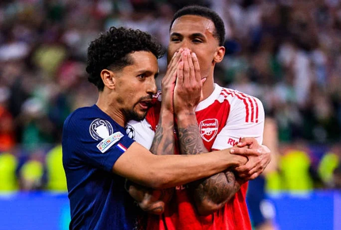 Marquinhos went to comfort Gabriel after the dramatic Champions League final.