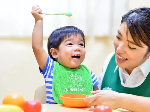 assisted meal time - infant care in Singapore