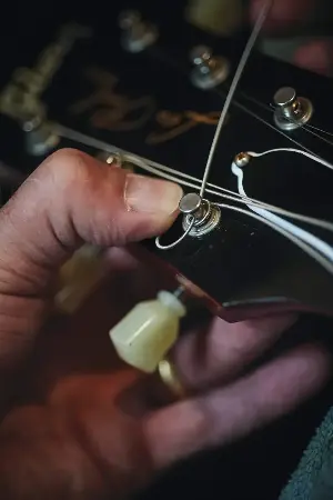 Broken strings? Lifeless tone? Terrible playing? It’s not you… It’s your strings: How to restring a guitar fast to play and sound great again