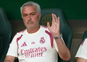 Mourinho reveals he signed contract to succeed Ferguson at Man Utd