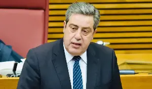 Vox lleva a Les Corts la “prioridad nacional” y presiona al PP para blindarla en ayudas y vivienda