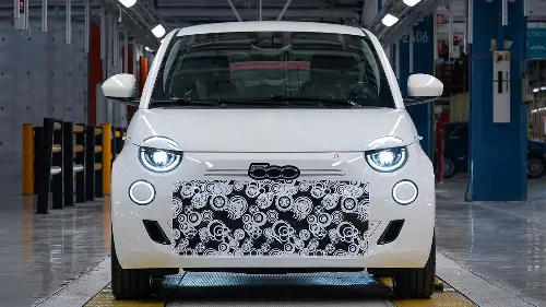El FIAT 500 quiere volver a reinar en Europa, ahora es híbrido pero todavía no está completamente listo