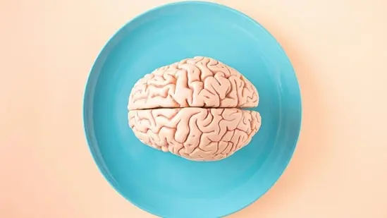 Almonds help to improve neural connections. 