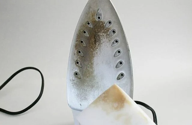 Here are 6 ways to clean a burnt-out iron, free from glue and plastic residue, in 5 minutes - Photo 3.