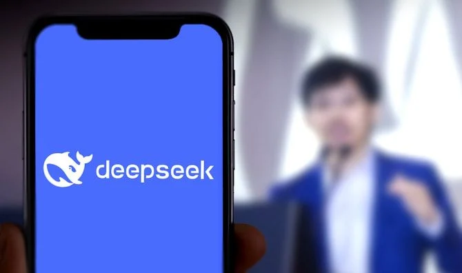 DeepSeek và nhà sáng lập Liang Wenfeng. Ảnh: CTGN.
