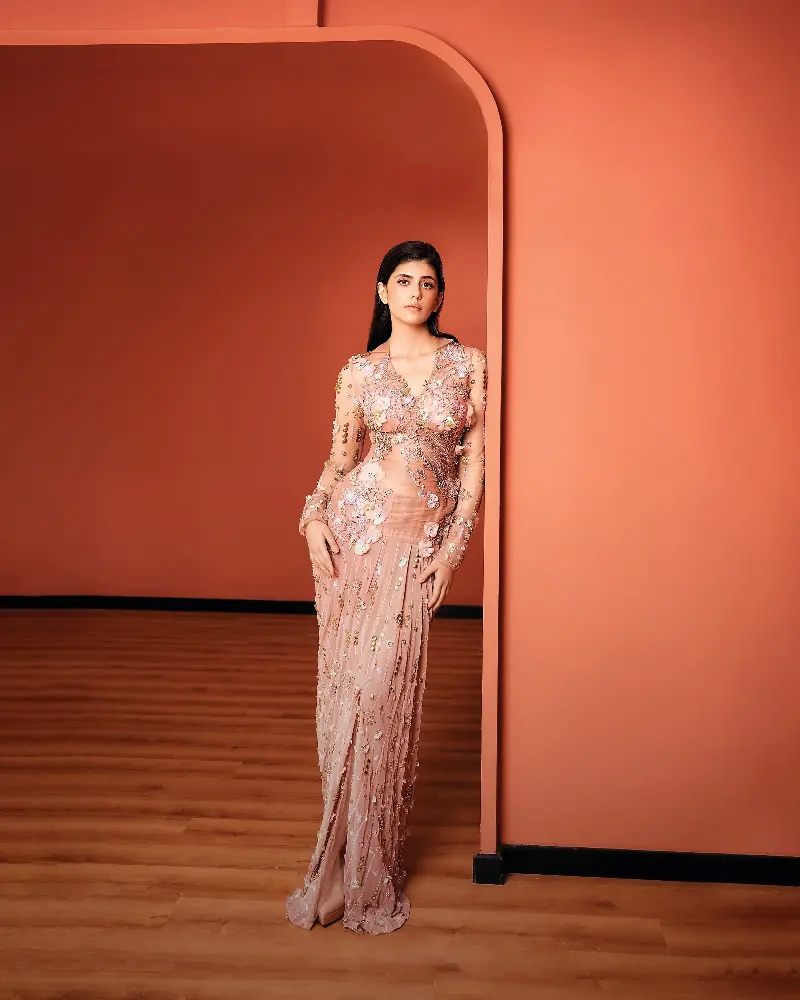 Sanjana Sanghi in Moledro