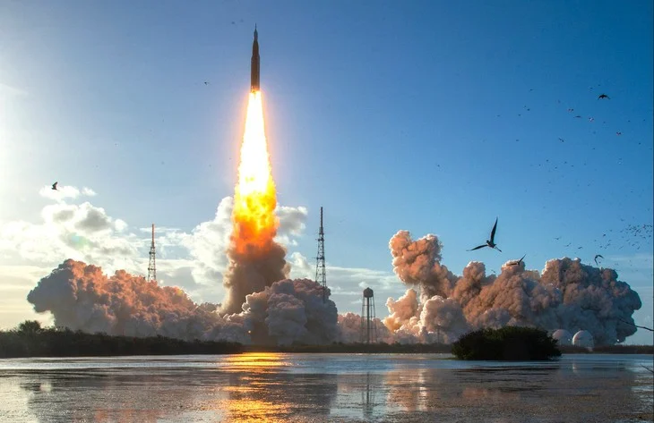 Mặt Trăng - Ảnh 1.