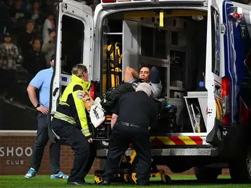 Oswaldo Cabrera saliendo en ambulancia. (Reuters) Oswaldo Cabrera saliendo en ambulancia. (Reuters)